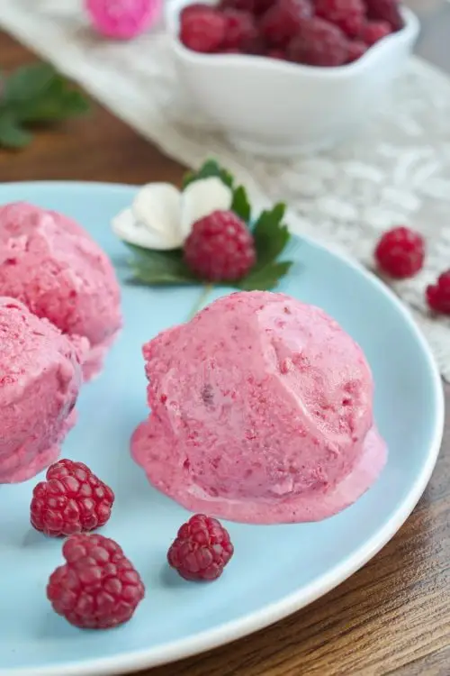 Healthy Raspberry Frozen Yogurt