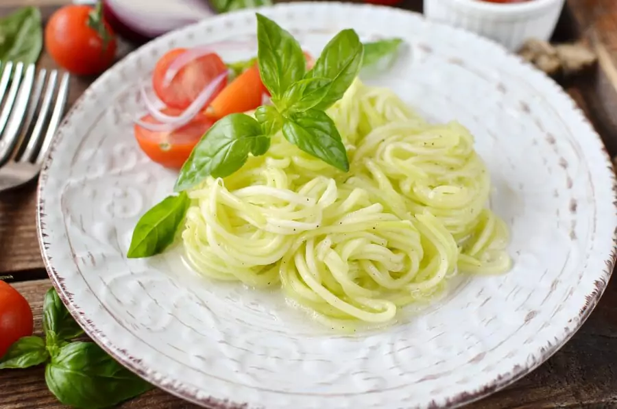 Low-Carb Zucchini Pasta Recipe-Delicious Low-Carb Zucchini Pasta-Homemade Low-Carb Zucchini Pasta