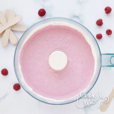 Raspberry Vanilla Yogurt Popsicles recipe - step 1