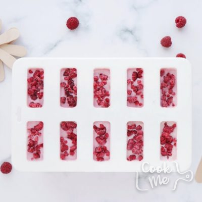 Raspberry Vanilla Yogurt Popsicles recipe - step 2
