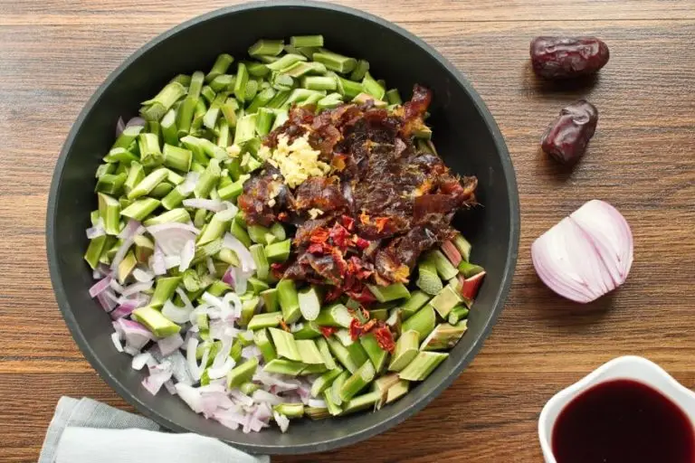 Step 2 - Rhubarb and Date Chutney