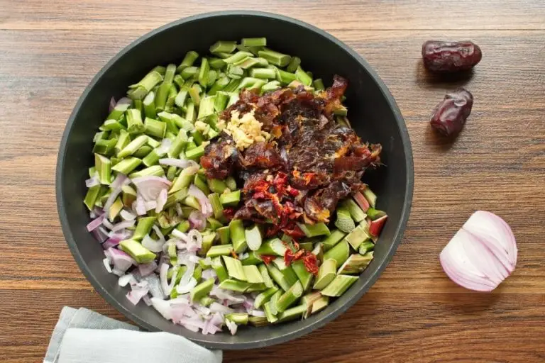 Step 3 - Rhubarb and Date Chutney