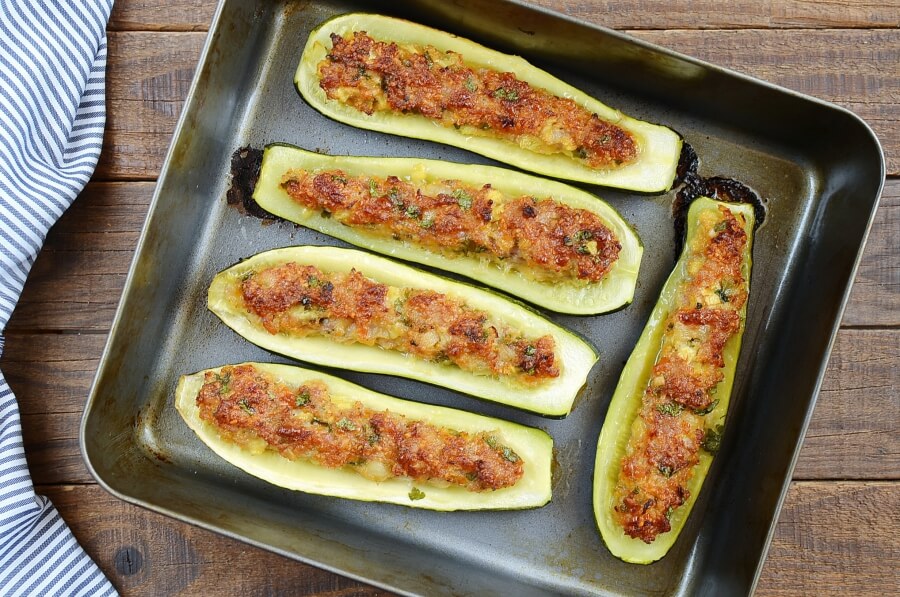 Sausage and Herb Stuffed Courgettes recipe - step 8