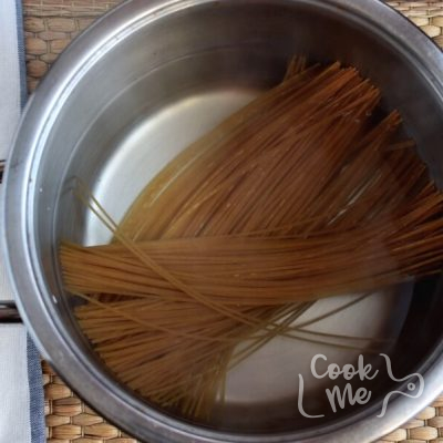 Shrimp and Leek Spaghetti recipe - step 1