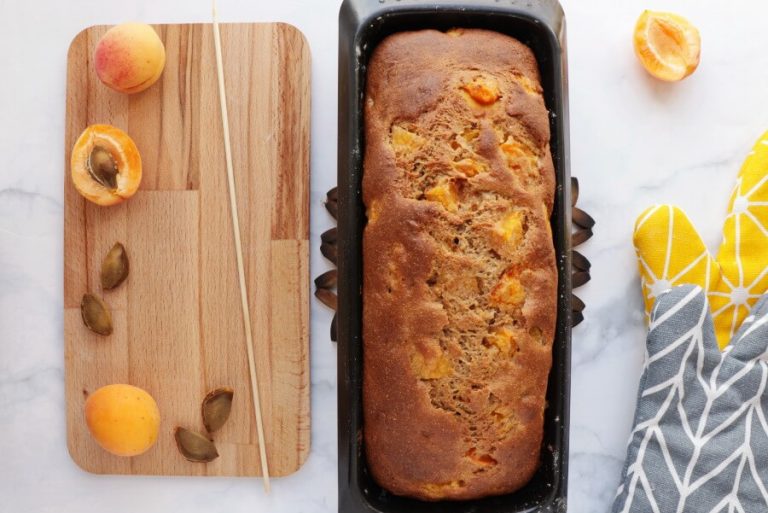Skinny Apricot Loaf Cake Recipe Cook.me Recipes