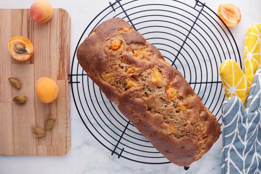 Skinny Apricot Loaf Cake recipe - step 7