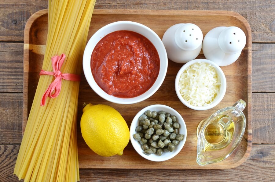 Ingridiens for Tomato and Caper Linguine