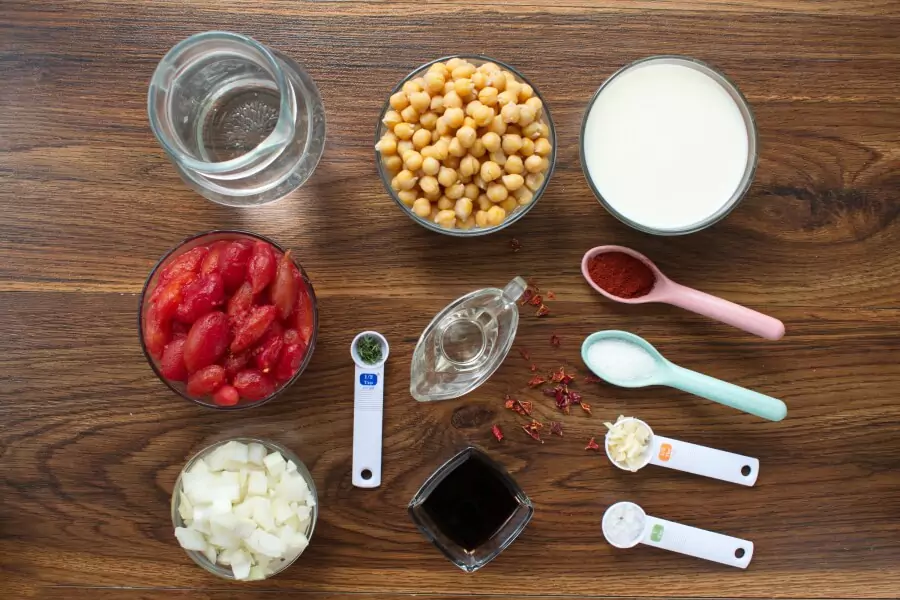 Ingredients for Vegan Tomato Chickpea & Coconut Soup