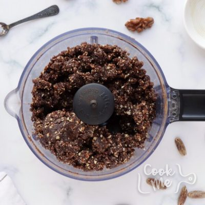 Walnut Bliss Balls with Chia, Coconut and Carob recipe - step 2