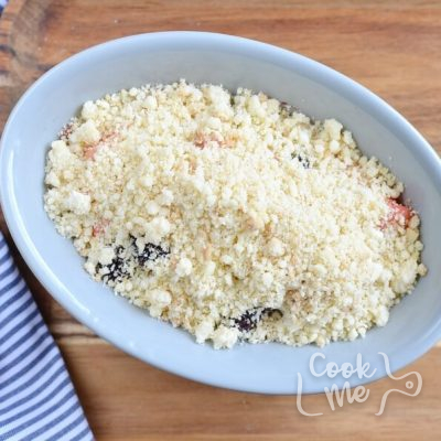 Apple and Blackberry Crumble recipe - step 9