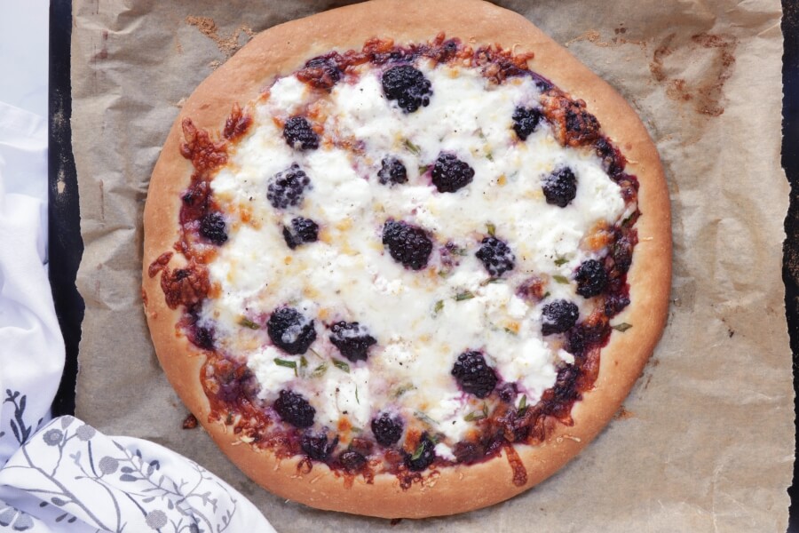 Blackberry Ricotta Pizza with Basil Recipe - Cook.me Recipes