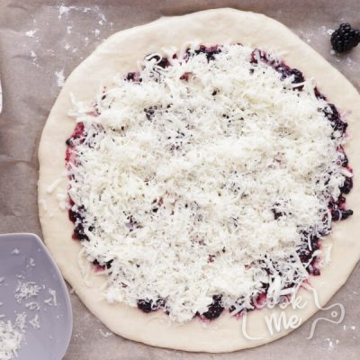 Blackberry Ricotta Pizza with Basil recipe - step 4