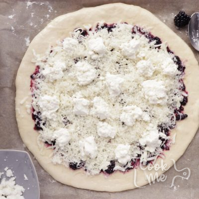 Blackberry Ricotta Pizza with Basil recipe - step 4