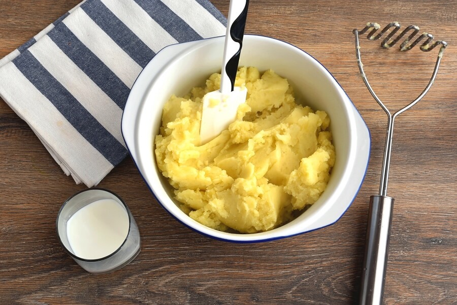 Cheesy Mashed Potato Cups recipe - step 2