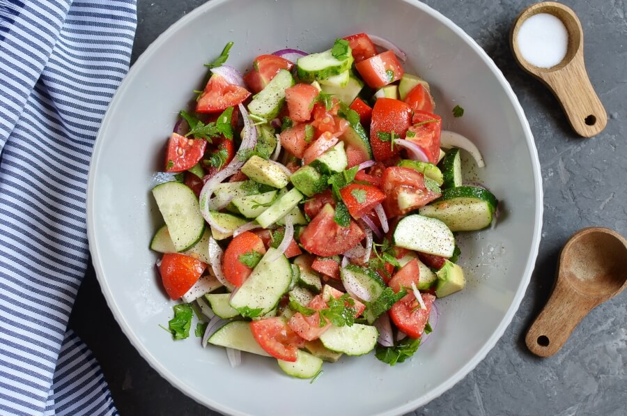 Cucumber Tomato and Avocado Salad recipe - step 3
