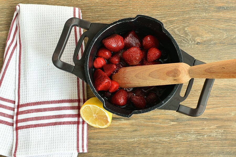 Easy Strawberry Blackberry Pudding recipe - step 3