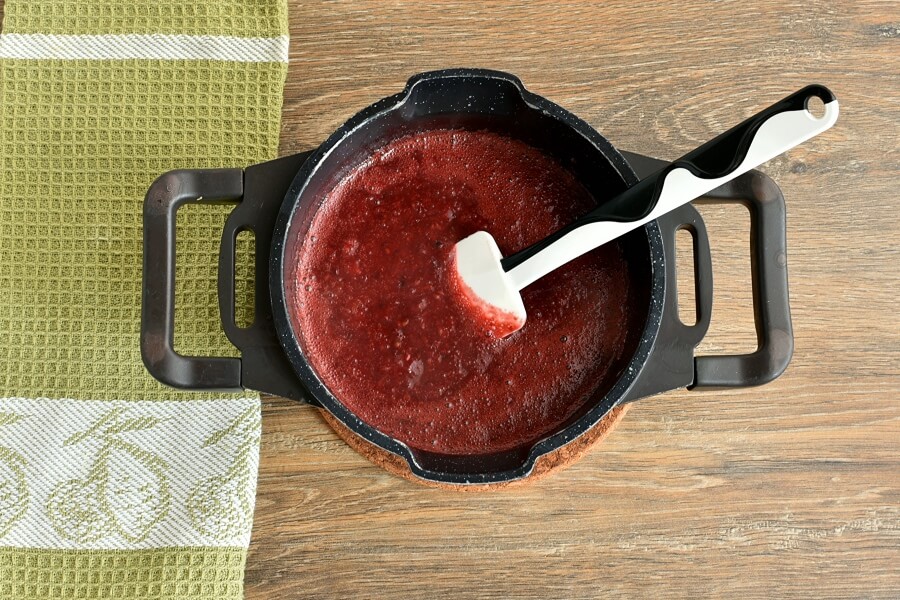 Easy Strawberry Blackberry Pudding recipe - step 4