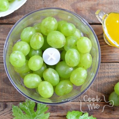 Green Grape Popsicles recipe - step 1
