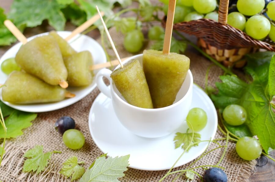 How to serve Green Grape Popsicles