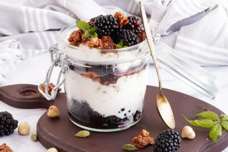 Step 7 - Granola Pots with Blackberries