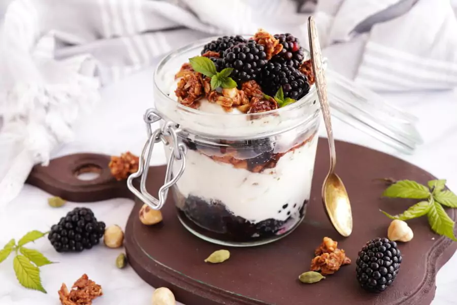 Granola Pots with Blackberries Recipe-Vegan Granola Pots with Blackberries-How to Make Granola Pots with Blackberries