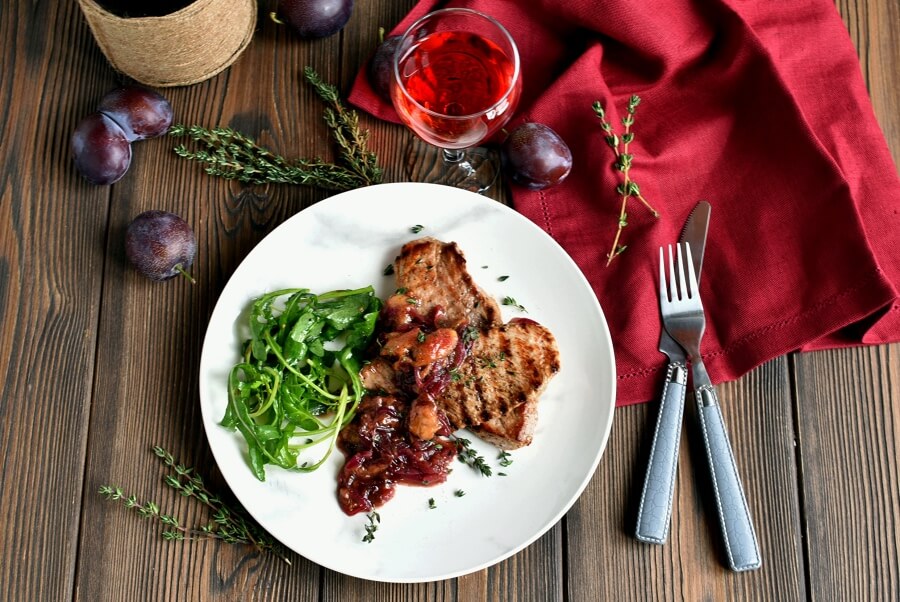 Grilled Pork Chops with Plums and Arugula Recipe-How to make Grilled Pork Chops with Plums and Arugula-Delicious Grilled Pork Chops with Plums and Arugula