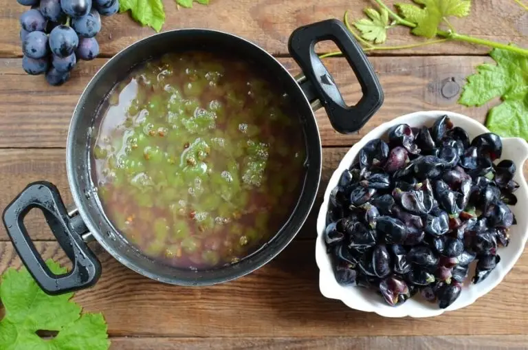 Step 1 - Old Fashioned Grape Jam