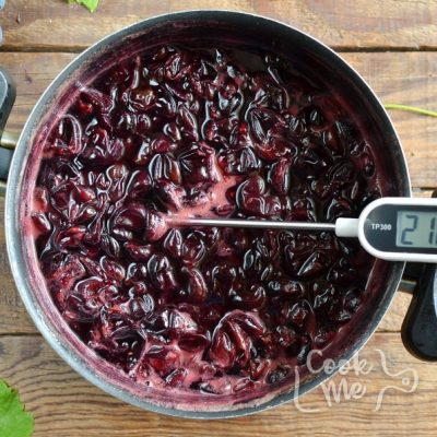 Old Fashioned Grape Jam recipe - step 2