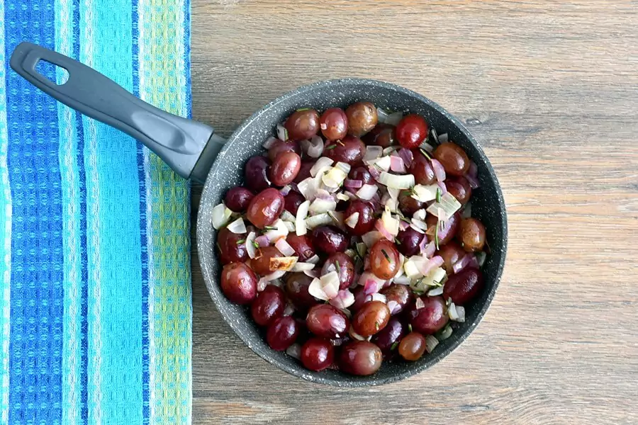 Roasted Chicken Grapes Rosemary recipe - step 4