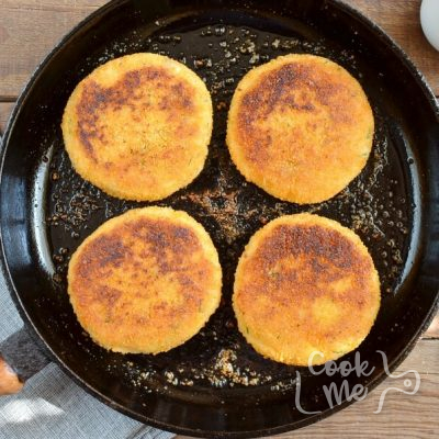 Simply Smashed Potato Cakes recipe - step 7