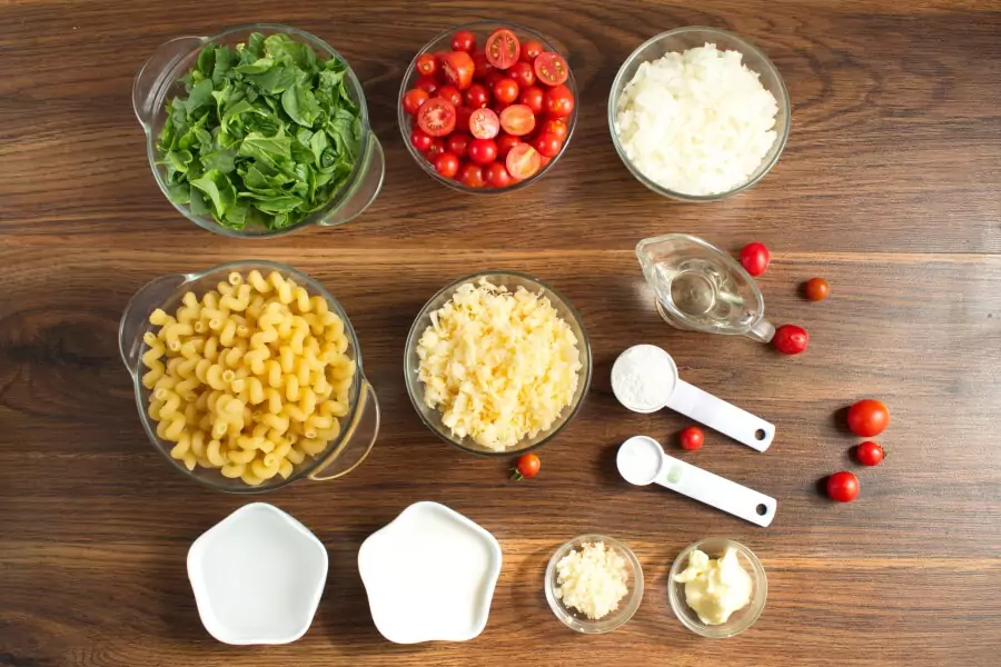Ingredients for Spinach-Tomato Macaroni & Cheese
