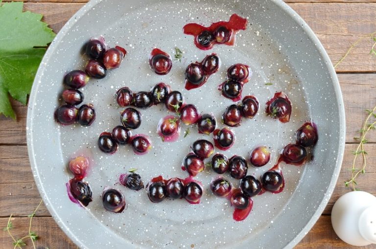 Step 3 - Thyme-Roasted Grapes with Ricotta and Grilled Bread