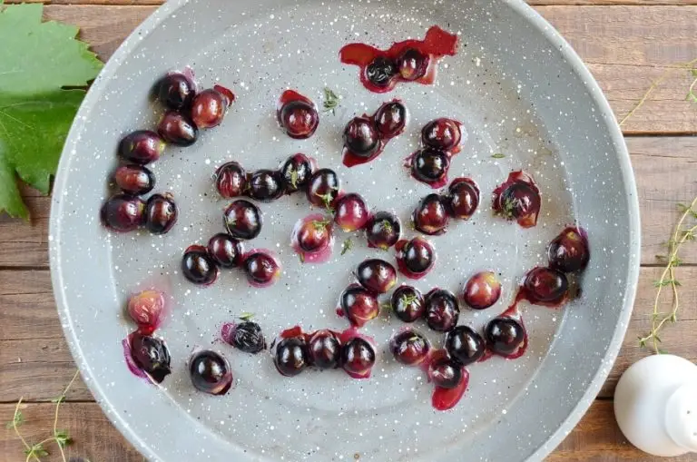 Step 3 - Thyme-Roasted Grapes with Ricotta and Grilled Bread
