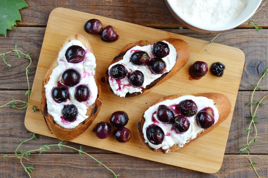 Thyme-Roasted Grapes with Ricotta and Grilled Bread recipe - step 5