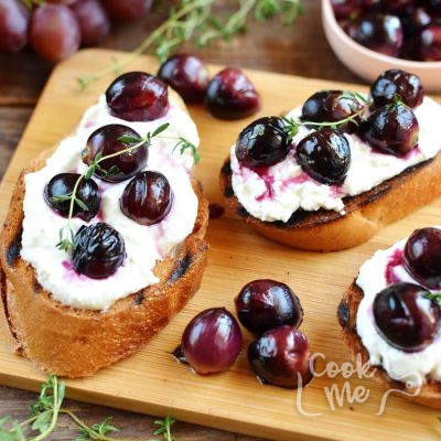 Thyme-Roasted Grapes with Ricotta and Grilled Bread Recipe-How To Make Thyme-Roasted Grapes with Ricotta and Grilled Bread-Homemade Thyme-Roasted Grapes with Ricotta and Grilled Bread