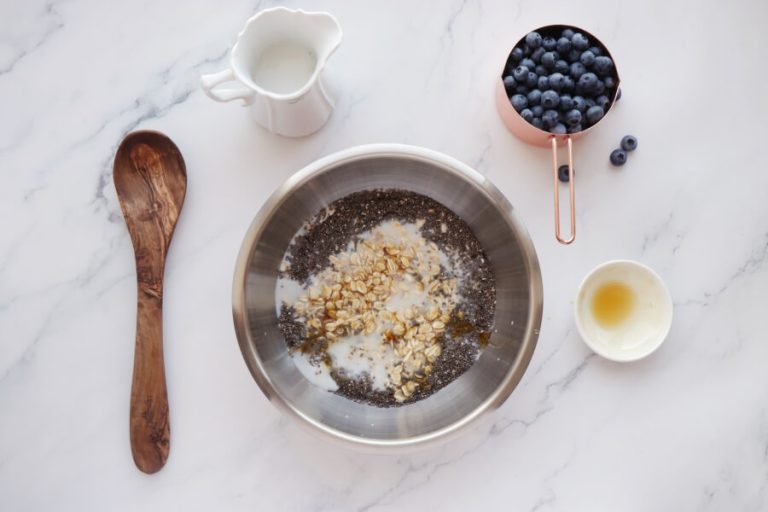 Step 1 - 5 Ingredient Blueberry Chia Overnight Oats