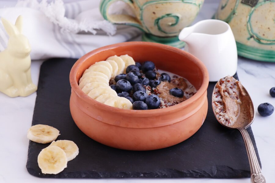 5 Ingredient Superfood Quinoa Breakfast Bowl