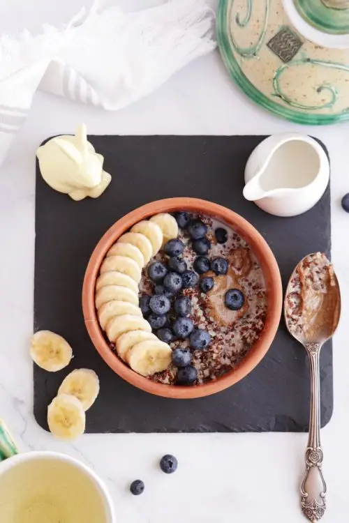 5 Ingredient Superfood Quinoa Breakfast Bowl
