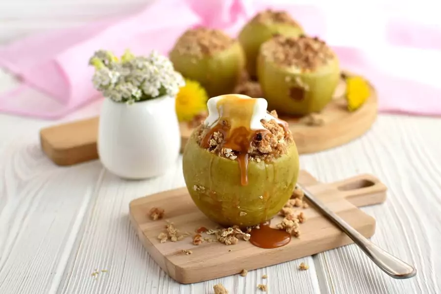 Apple Crisp Stuffed Baked Apples