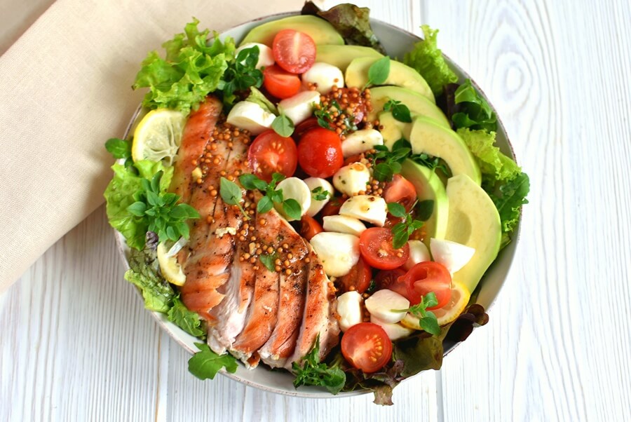 Avocado Caprese Chicken Salad with Balsamic Vinaigrette Recipe-How To Make Avocado Caprese Chicken Salad with Balsamic Vinaigrette-Delicious Avocado Caprese Chicken Salad with Balsamic Vinaigrette