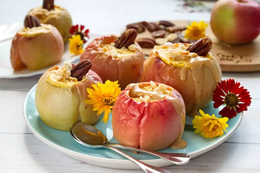 Cheesecake Stuffed Baked Apples