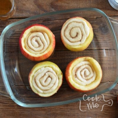 Cinnamon Roll Stuffed Baked Apples recipe - step 7