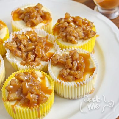 Easy Mini Caramel Apple Cheesecakes Recipe-Mini Caramel Apple Cheesecakes-Caramel Apple Mini Cheesecakes