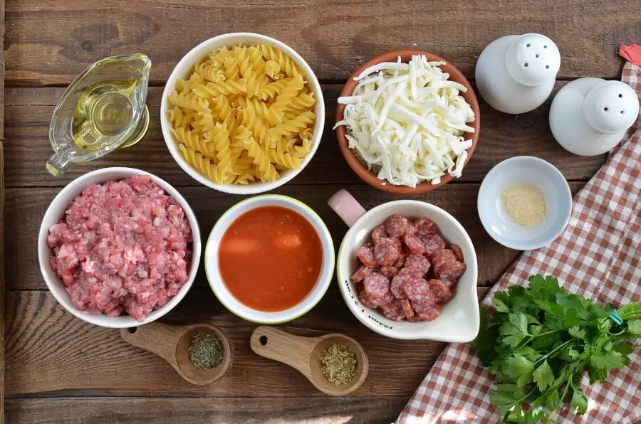 Ingredients for One Pot Pizza Pasta Bake