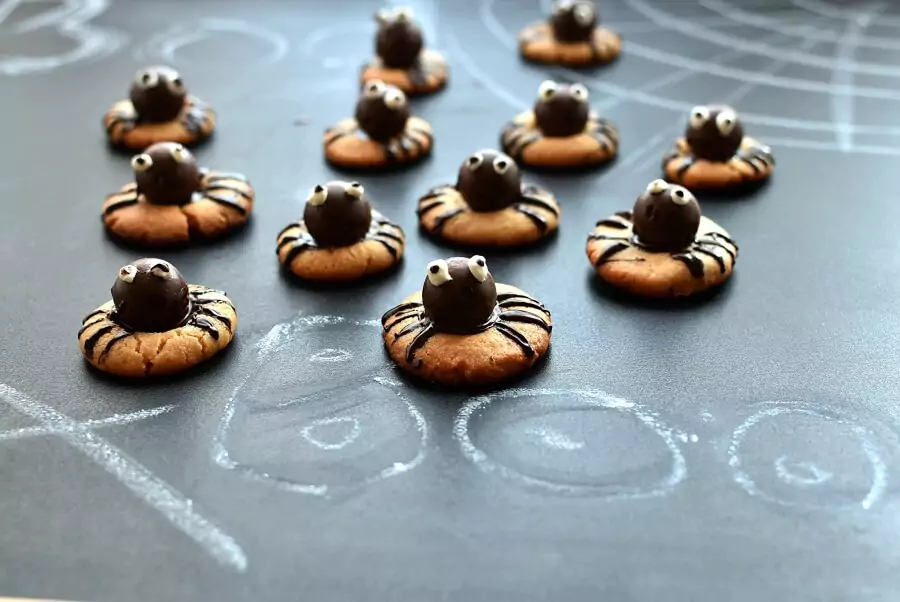 Peanut Butter Spider Cookies
