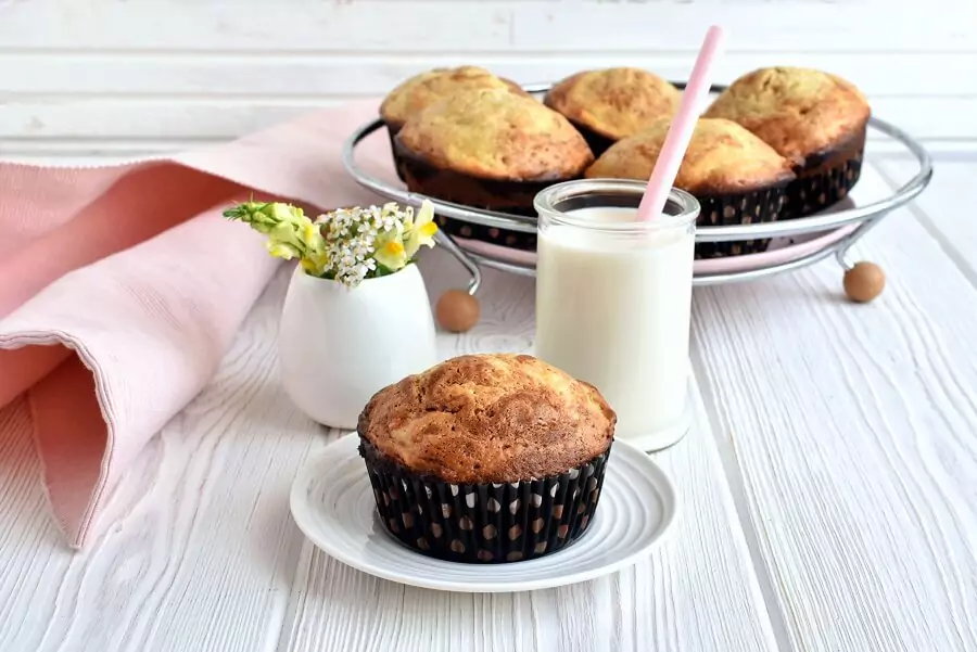 Pumpkin Cream Cheese Swirl Muffins