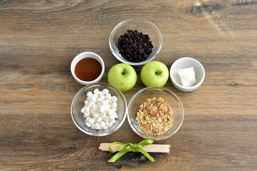 Ingredients for S’mores Apples Pops