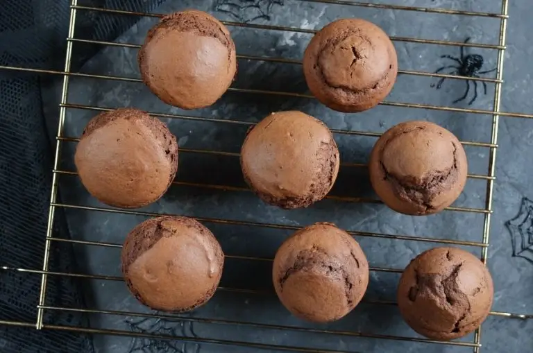 Step 7 - Spider Web Chocolate Fudge Muffins
