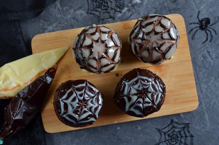 Step 9 - Spider Web Chocolate Fudge Muffins
