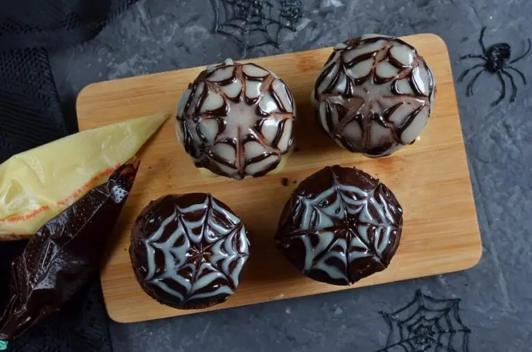 Step 9 - Spider Web Chocolate Fudge Muffins